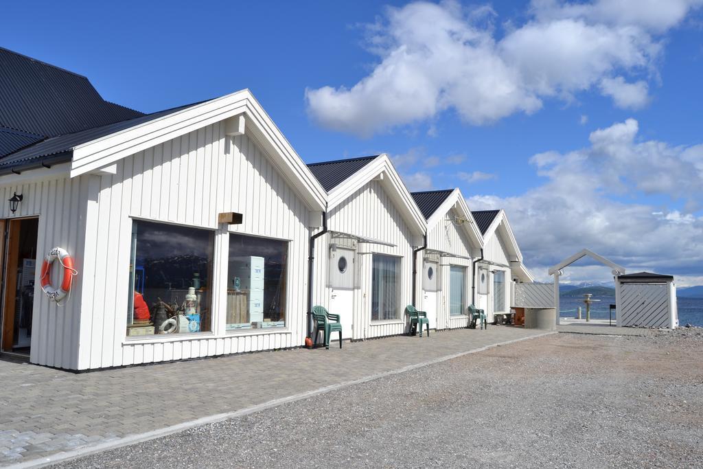 Arctic Seasport Hotel Loding Exterior photo