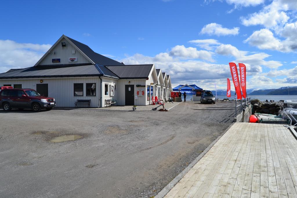 Arctic Seasport Hotel Loding Exterior photo